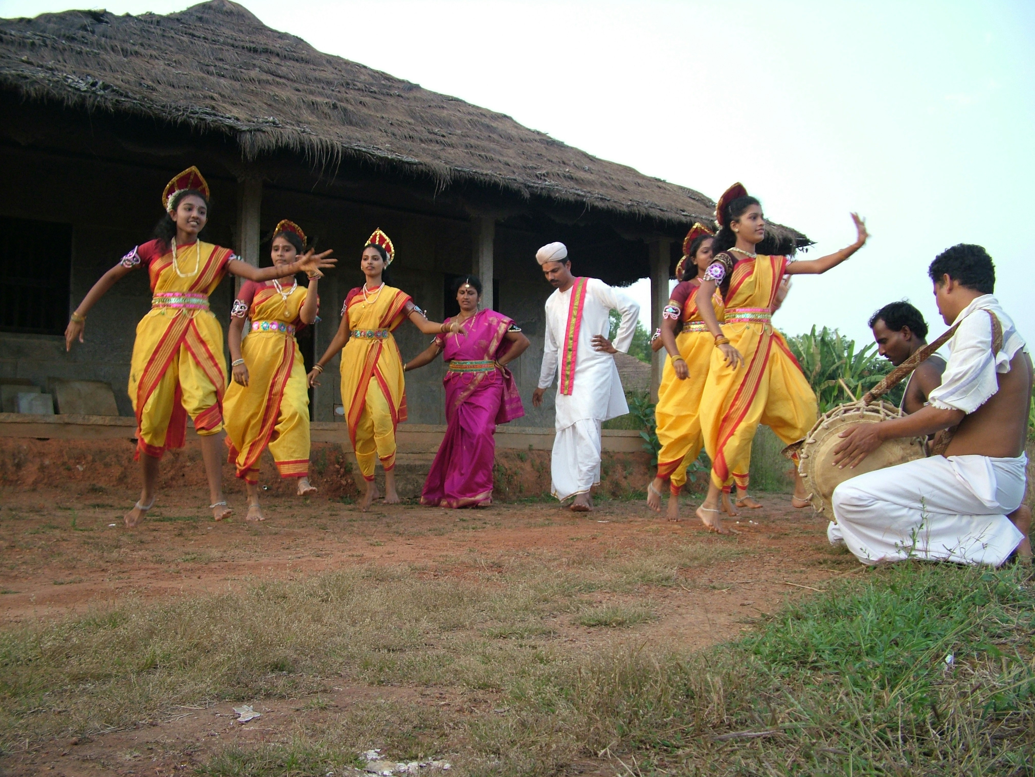 /posts/20241109-kannadarajyotsava/featured-image.jpg /posts/20241109-kannadarajyotsava/featured-image.jpg